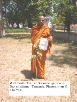 2001.7.7 planting a Bodhi at boternical garden DSM.jpg